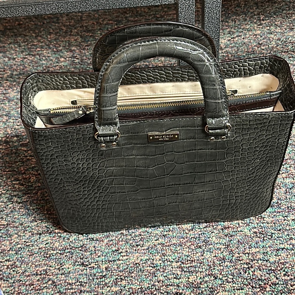 Kate spade 
Handle Drop: 3.75"
Depth: 4.5"
Height: 9.5"
Width: 13.25"
